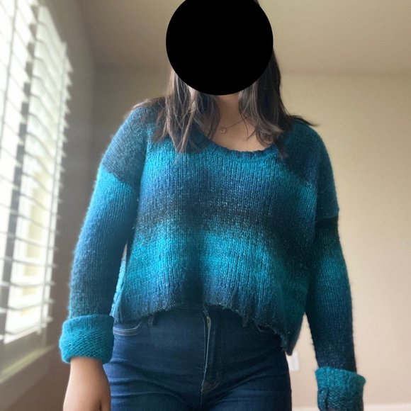 Blue Gradient Cropped Sweater Urban Outfitters (M) - Picture 3 of 3